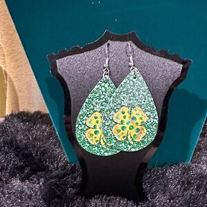 Spotted Green Teardrop Earrings with Gold  Four leaf clover 🍀